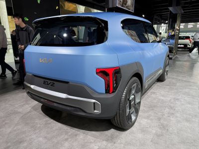 Angular SUV rear with striking taillights and unique wheels