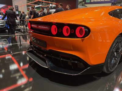 Rear view with round LED taillights and aerodynamic diffuser