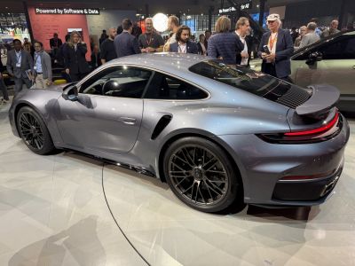 Rear side profile with sporty rear spoiler and multi-spoke wheels