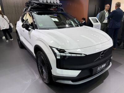 2025 Volvo EX30 Cross Country