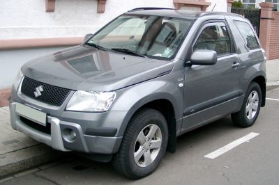 Gray 3-door SUV front-side view with alloy wheels and fog lights