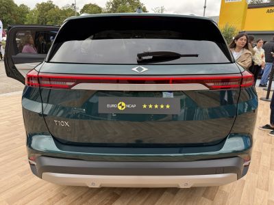 Rear view with sleek taillights and Euro NCAP 5-star safety badge