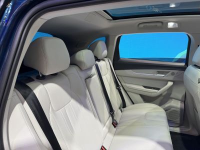 Spacious rear leather seats with panoramic sunroof and seatbelts
