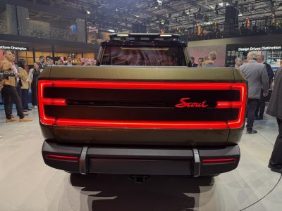 LED taillights and illuminated badge on vehicle rear