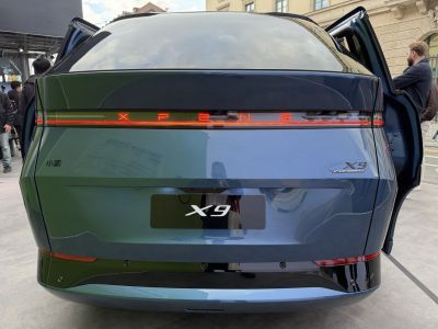 Rear view of a 2025 facelift with illuminated XPENG badge and sleek taillights