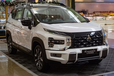 Front and side view of SUV with dual-layer LED headlights and bold grille