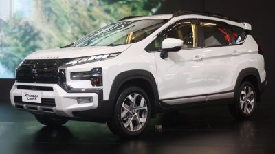 2023 Mitsubishi Xpander Cross (facelift 2022) 3/4 front-left view