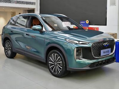 SUV with large diamond-pattern grille and slim LED headlights