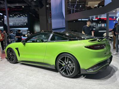 Sporty coupe with rear spoiler and black alloy wheels