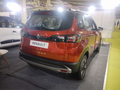 Rear view and taillight design of a modern SUV with roof rails