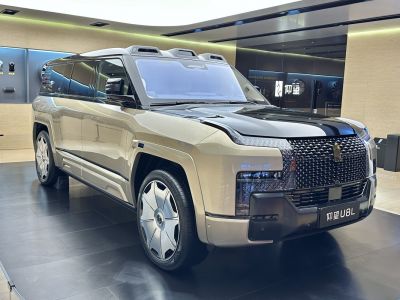 2026 Yangwang U8L 3/4 front-right view