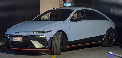 Front view with LED headlights and aerodynamic profile