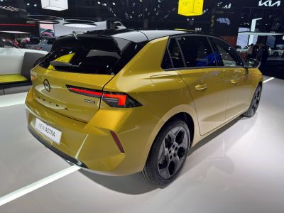 Rear exterior with hybrid badge and modern tail lights