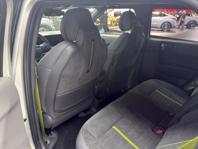 Sporty front seats with contrast stitching and spacious rear seating upholstery