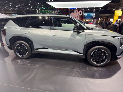 Modern electric SUV side profile with advanced alloy wheels