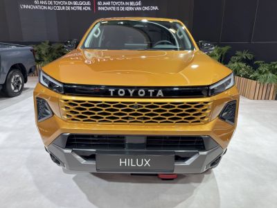 Bold front grille and sharp headlights design