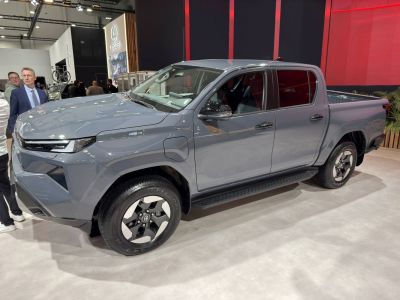 Double cab pickup truck with angular bodywork and alloy wheels
