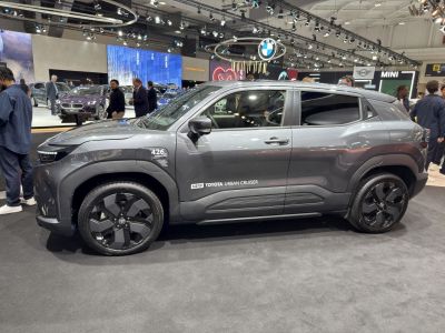 Side profile and black alloy wheels of a compact SUV