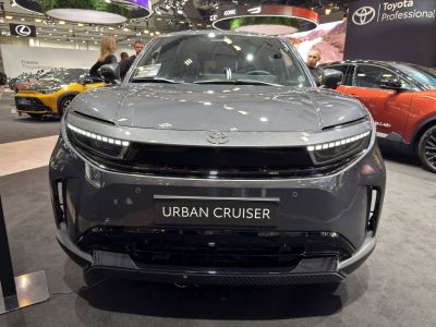 Front view with LED headlights and aerodynamic bumper