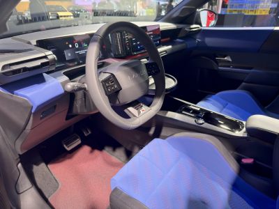 Digital dashboard, multifunction steering wheel, blue perforated seats