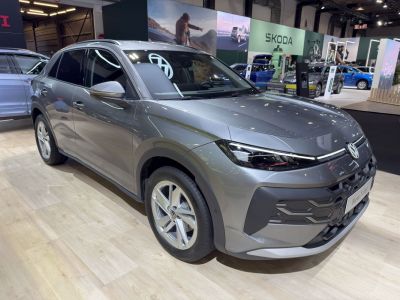 Sleek headlights and bold hexagonal grille on a compact SUV front