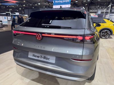 Rear view with LED light strip and tailgate design