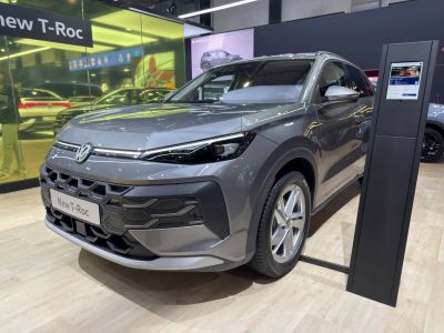 Front view of SUV with hexagonal grille and sleek LED headlights