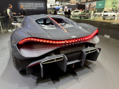 Rear view with futuristic lights and aerodynamic diffuser