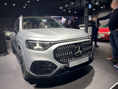 Illuminated grille and LED headlights front view