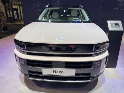 Modern front grille and sleek slim headlamps with block pattern daytime lights