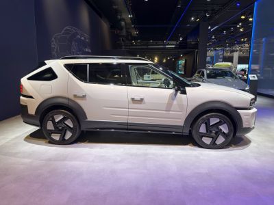 Side profile with geometric wheels and angular body design