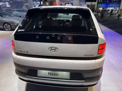 Rear view with distinctive square taillights and black panel