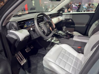Digital instrument cluster and modern flat-top steering wheel