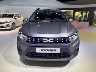 Front grille and LED headlights with integrated logo and modern design