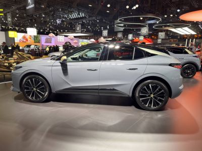 SUV side view with black roof and multi-spoke alloy wheels