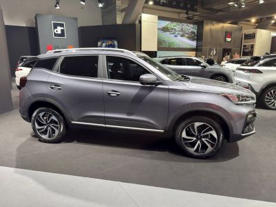 Sleek mid-size SUV side profile with alloy wheels