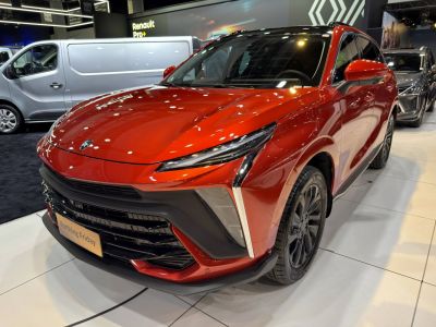 Sleek LED headlights and aerodynamic front design of a compact SUV