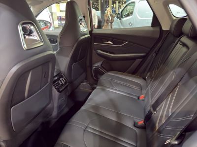 Rear leather seats with ventilation and spacious legroom
