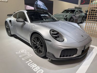 Front and side view with aerodynamic vents and LED headlights