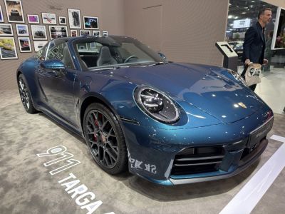 Rounded headlights and aerodynamic front design of a luxury sports convertible