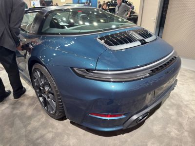 Rear view with Targa roof and modern rear lights