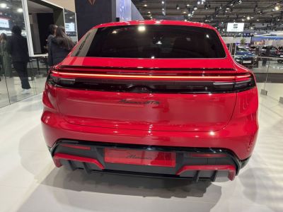Sleek rear design with LED light strip and diffuser