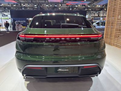 Rear view with continuous LED light bar and rear window wiper