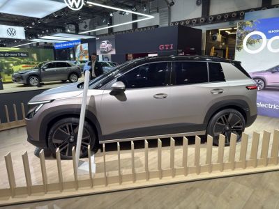 Side profile of SUV with sleek design and modern wheel rims