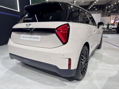 Rear design with distinctive taillights and black roof of Mini Electric Paul Smith Edition.