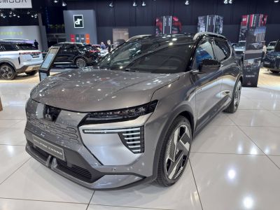 Front fascia and wheel design of a futuristic electric SUV