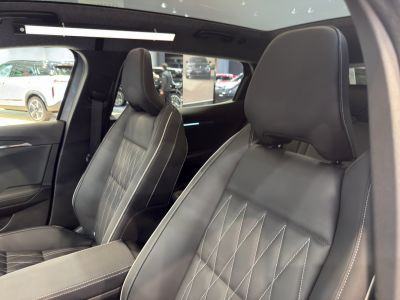 Luxury front seats with diamond stitching and ergonomic design