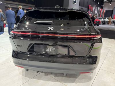 Rear view with continuous LED tail light and rear window wiper