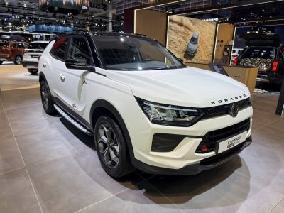 Front fascia and side profile of a modern SUV with sleek headlights and stylish rims.