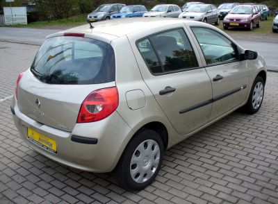 Rear side view of a 5-door hatchback with distinctive taillights.